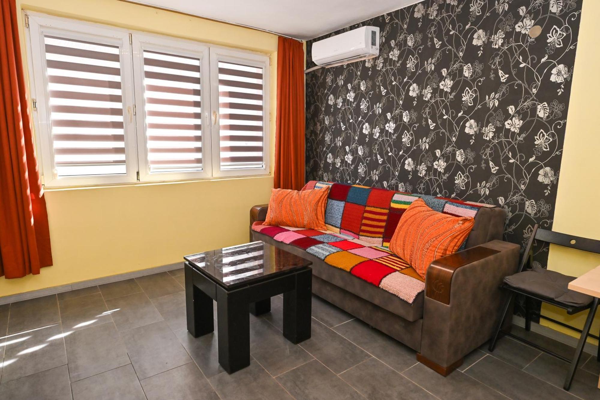 Eli Apartment Burgas Bagian luar foto