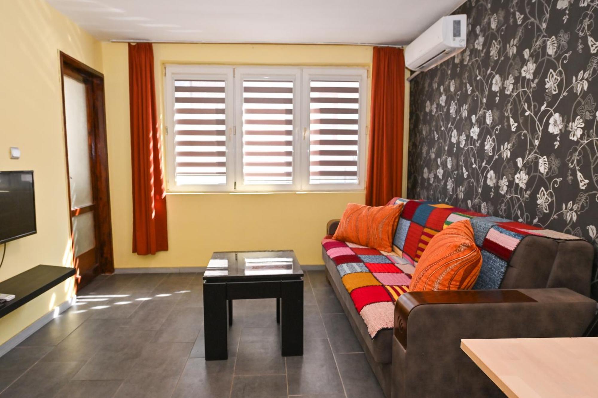Eli Apartment Burgas Bagian luar foto